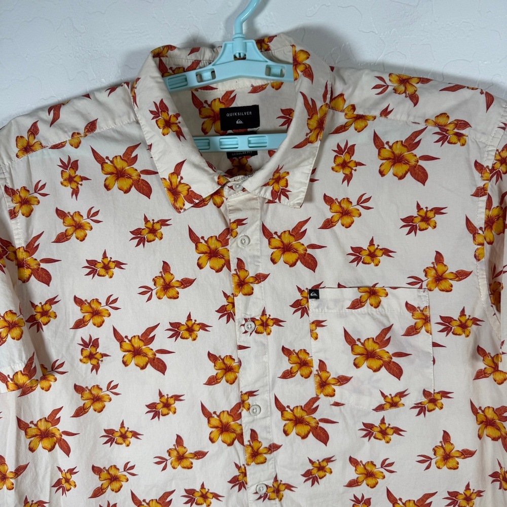 Quiksilver Shirt Mens XL Cream Floral Hibiscus Regular Fit Beach Surf Hawaii
